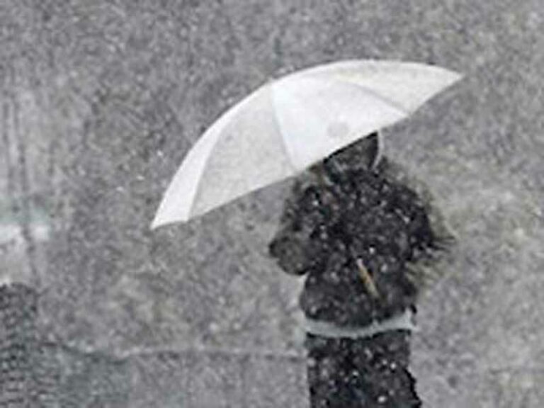 Bufera di neve in Toscana: strade chiuse, case isolate e disagi