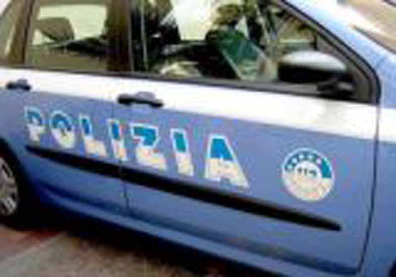 Tenta il trucco dello specchietto, denunciato ventenne siciliano