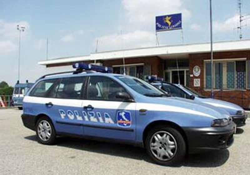 Viaggiavano in autostrada con 17 chili di marijuana nel bagagliaio