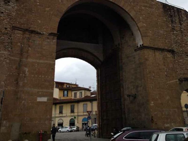 Sorpreso a spacciare droga, arrestato 38enne