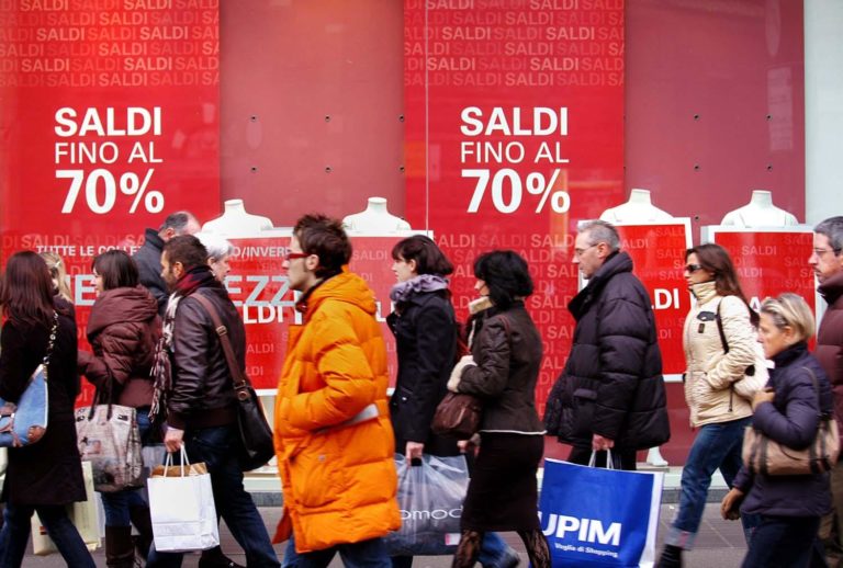 Non ci sono più le mezze stagioni: ”Spostare i saldi”