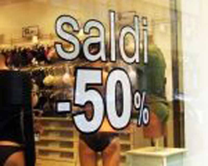 Saldi, ”partenza buona”. Giubbotti, maglieria e scarpe in cima alla lista