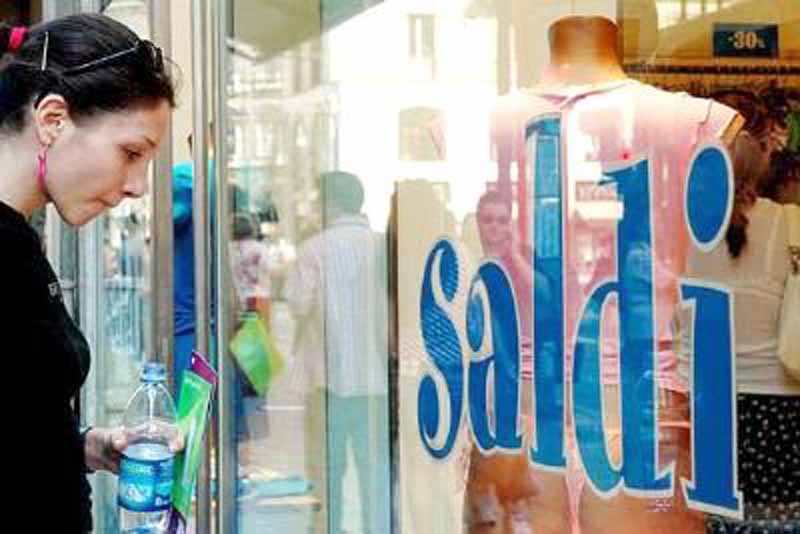 Scattano i saldi: a Firenze spesa media di 340 euro a famiglia