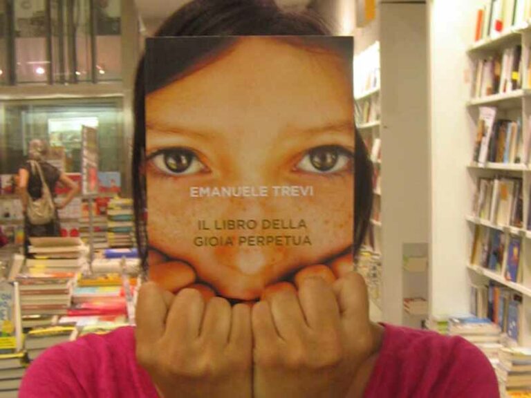 Un selfie tra i romanzi: la libreria lancia il concorso