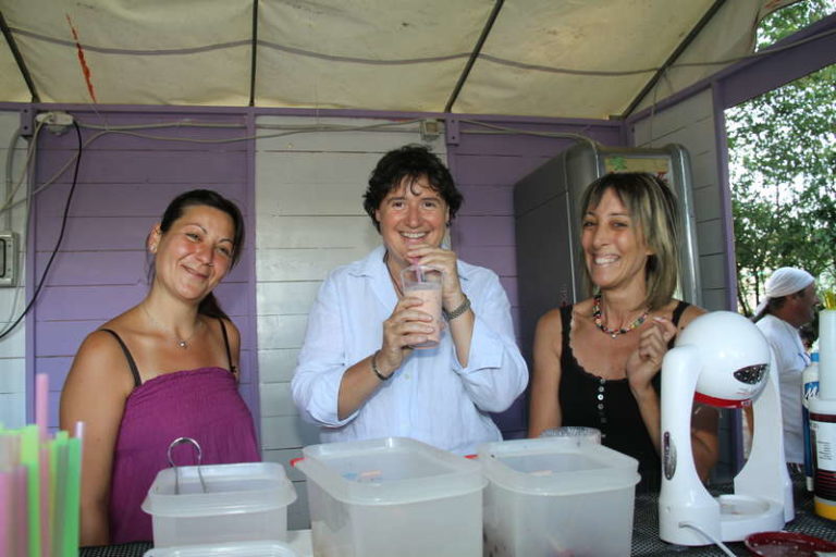 Inaugurato il Socialkiosko: frappè e frullati dalla frutta invenduta