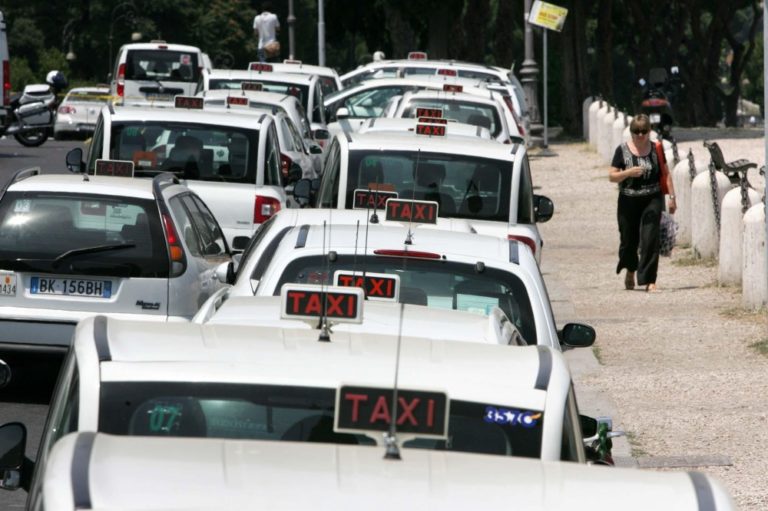 Sciopero taxi, da lunedì i primi disagi