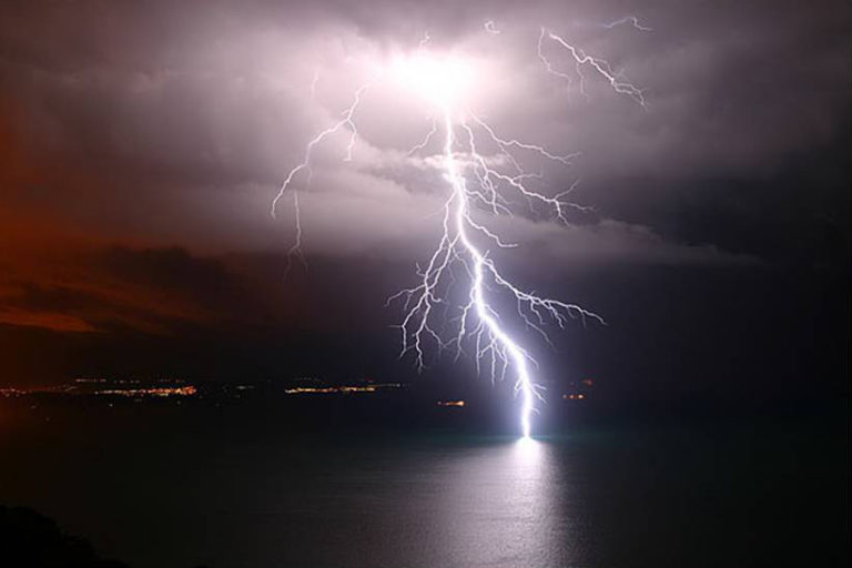 Altra mattina di pioggia. Allerta meteo fino a mezzogiorno