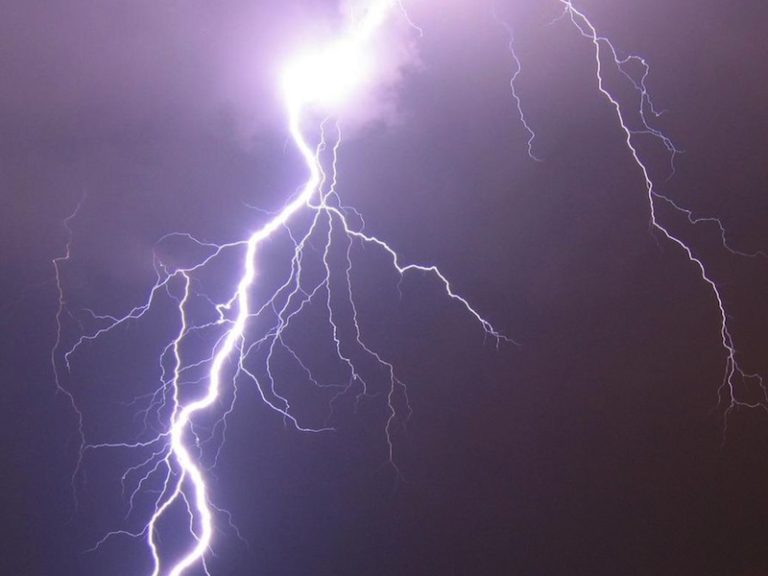 Fulmini e allagamenti: bomba d’acqua su Firenze