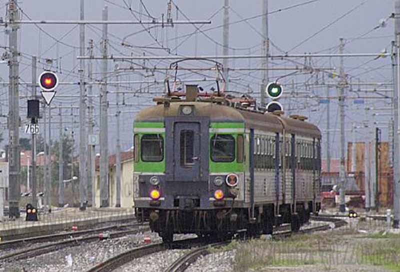 Anziano suicida sotto un treno, ritardi sulla Firenze – Pisa
