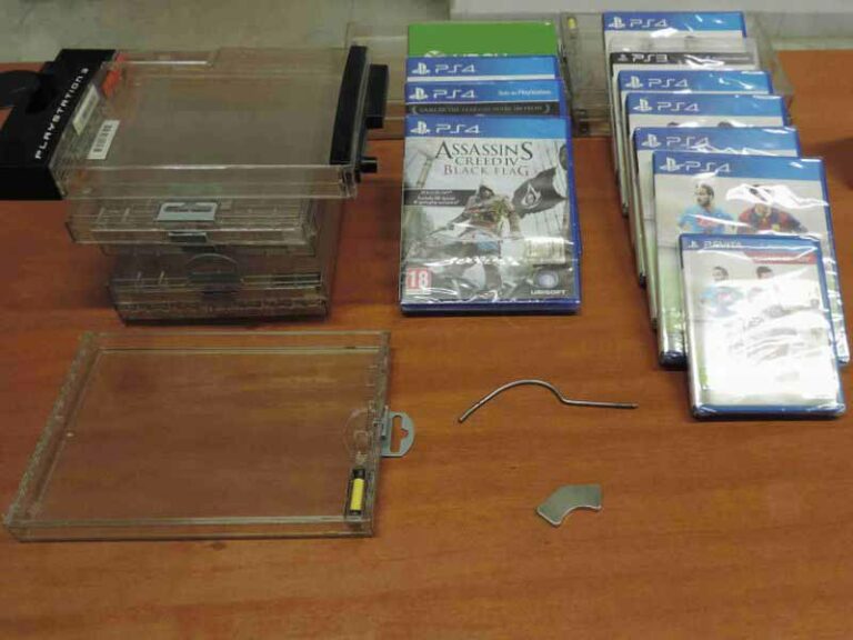 Rubano videogames al supermercato, in manette
