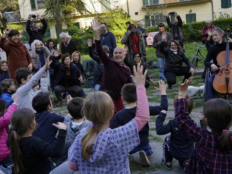 Flash mob all’Isolotto: “Siamo un quartiere che accoglie”