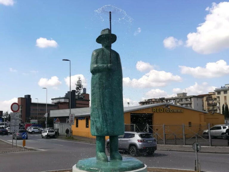 L’uomo della pioggia di Folon torna al suo posto