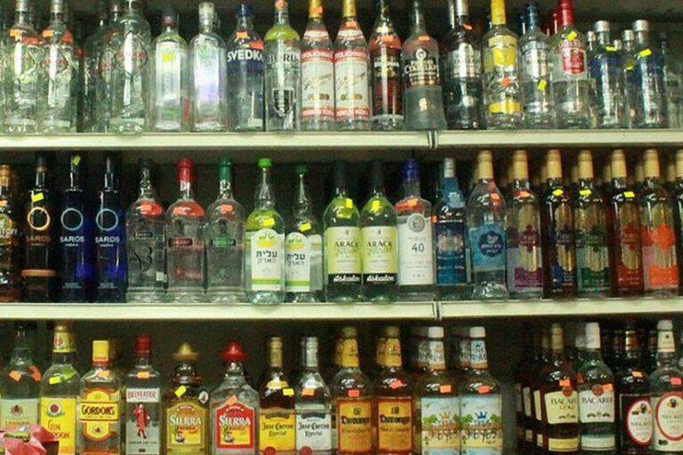 Alcol, nuove regole per i minimarket di Firenze