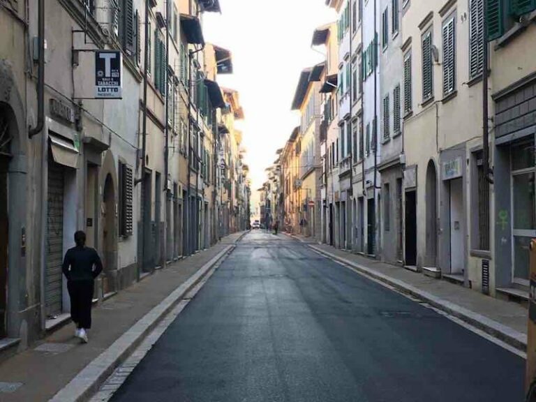 Via dei Serragli riaperta al traffico