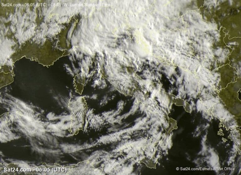 Meteo, Firenze: allerta per pioggia, ma nel weekend è estate