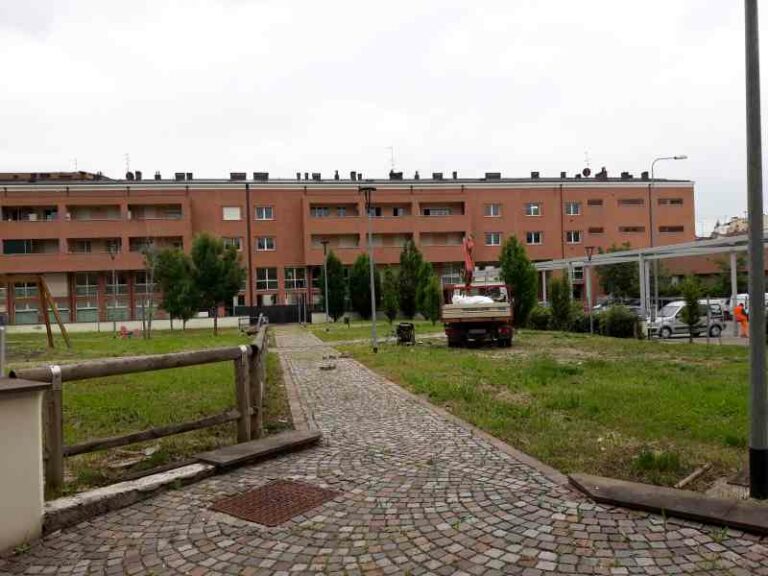 Giardini di via Shiff, al via la bonifica