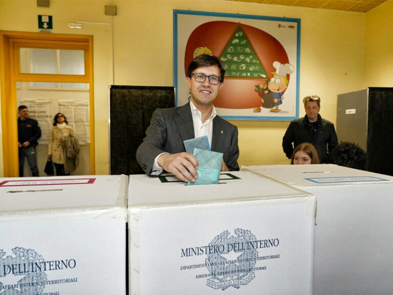 Elezioni Firenze, i candidati al seggio. Nardella ha votato alla Villani, Bocci alla scuola Masaccio