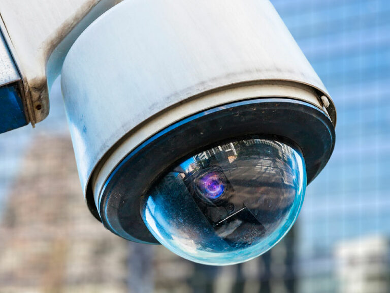 Sicurezza a Firenze: tra videocamere, vigili di quartiere e bonus per blindare la casa