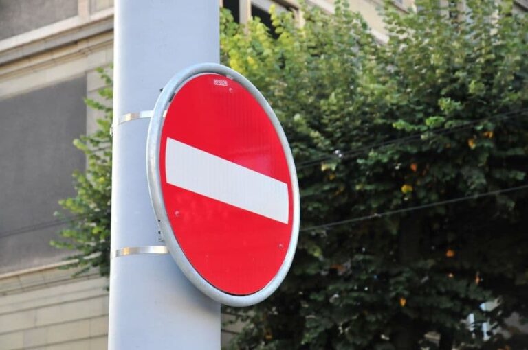 Isolotto, viabilità in via Canova: senso unico in via Sernesi