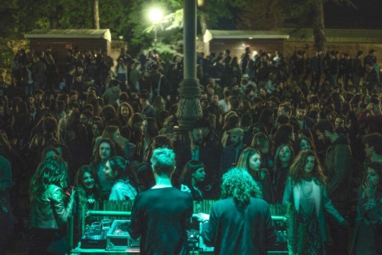 Off Bar Firenze, 10 anni per lo spazio estivo al Lago dei Cigni