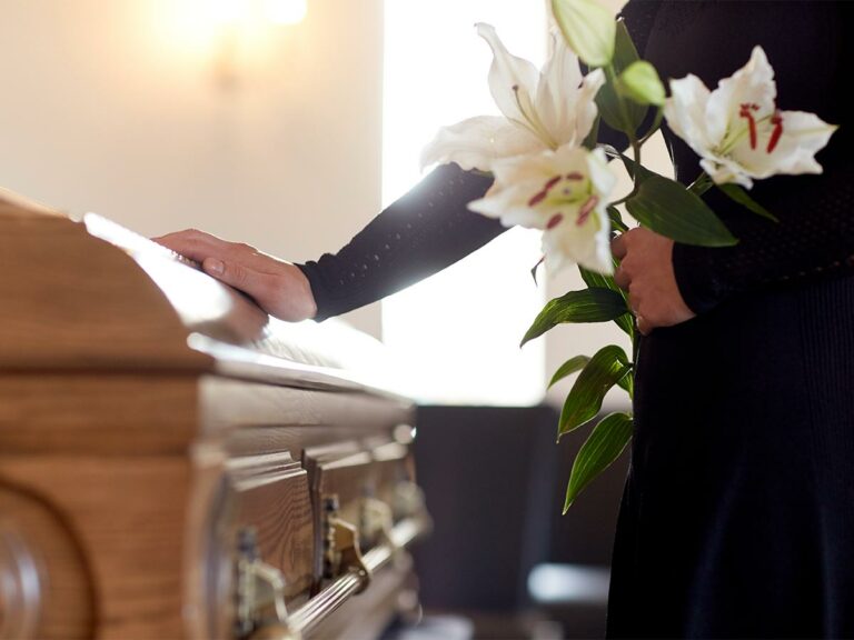 Come funziona un funerale laico