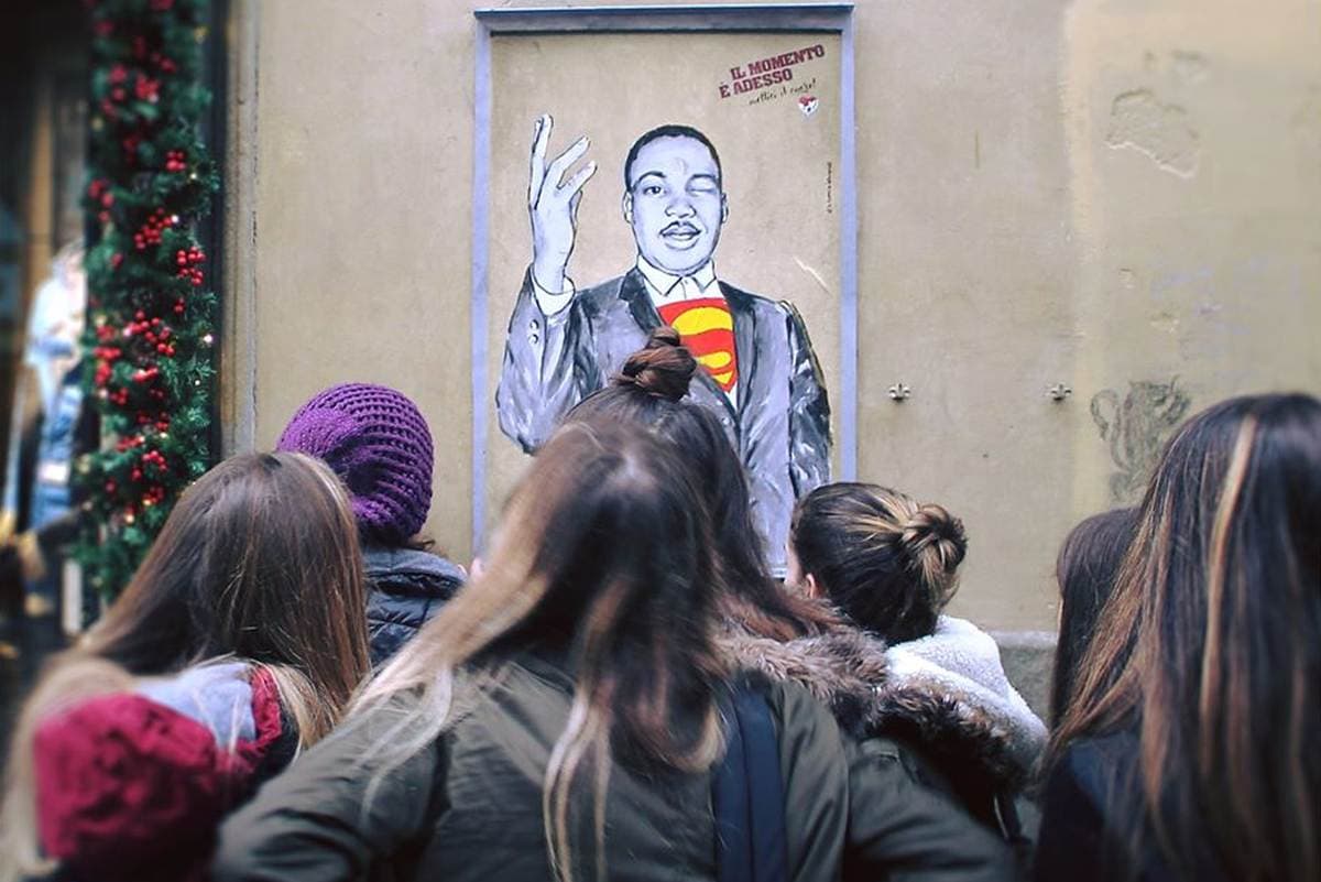 Martin Luther King Firenze Street art LeDiesis Cuore si scioglie