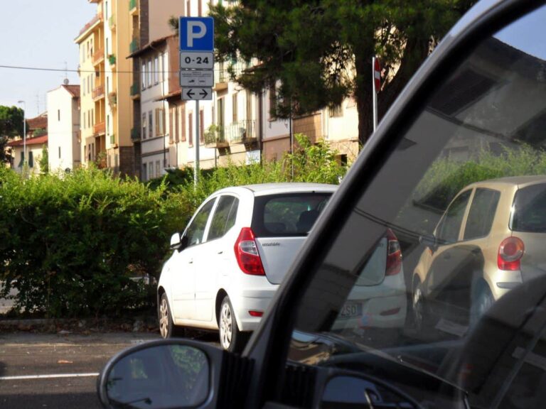 Parcheggio Firenze: residenti gratis nelle strisce blu di tutte le zcs