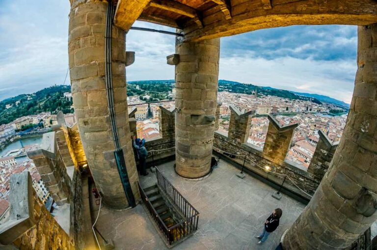 San Valentino 2020, brindisi sulla torre di Palazzo Vecchio
