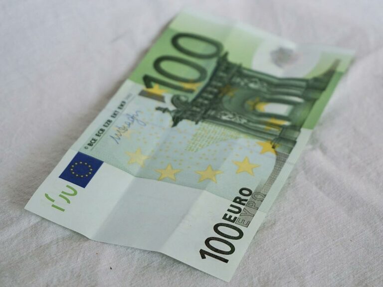 Bonus da 100 euro per chi lavora durante l’emergenza coronavirus