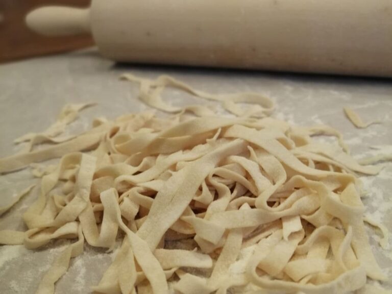 La mia produzione irrefrenabile di tagliatelle fatte in casa
