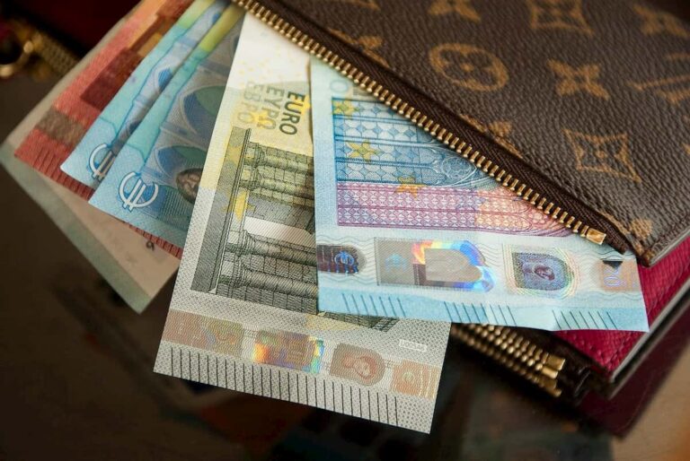Coronavirus, tutti i bonus: dai buoni spesa ai 600 euro Inps