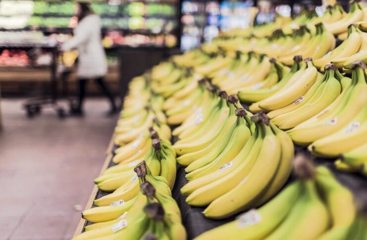 supermercati aperti negozi chiusi coronavirus