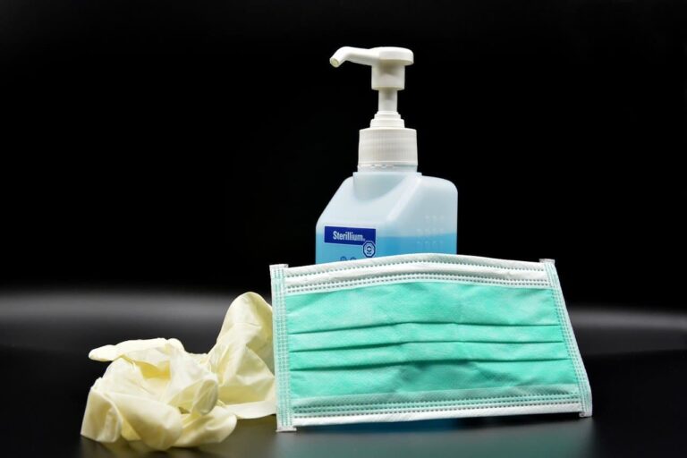Coronavirus, come e quando usare le mascherine (senza rischio)