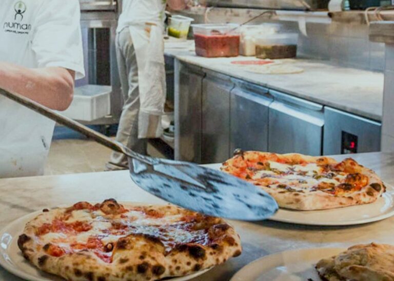 A Firenze pizza gratis e a domicilio per gli anziani
