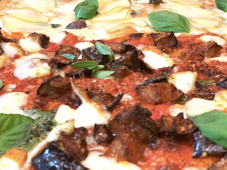 Pizza in casa, la ricetta dello chef: dall’impasto alla teglia