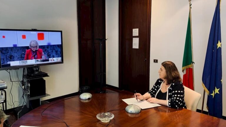 Riduzione orario di lavoro, stesso stipendio: l’ipotesi nel decreto maggio