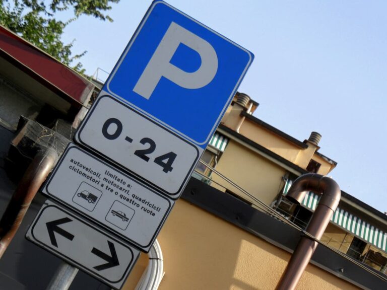 Parcheggio: a Firenze abbonamento da 20 euro per le strisce blu