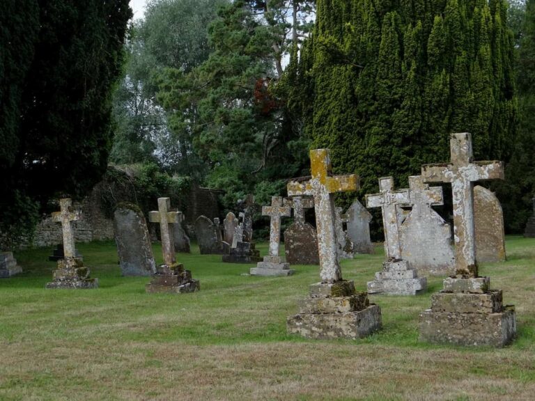Si può andare al cimitero in un altro Comune. Fase 2 anche per i funerali