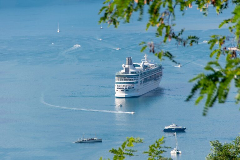Sardegna, Corsica, Elba: come viaggiare sui traghetti e le regole anti-Covid