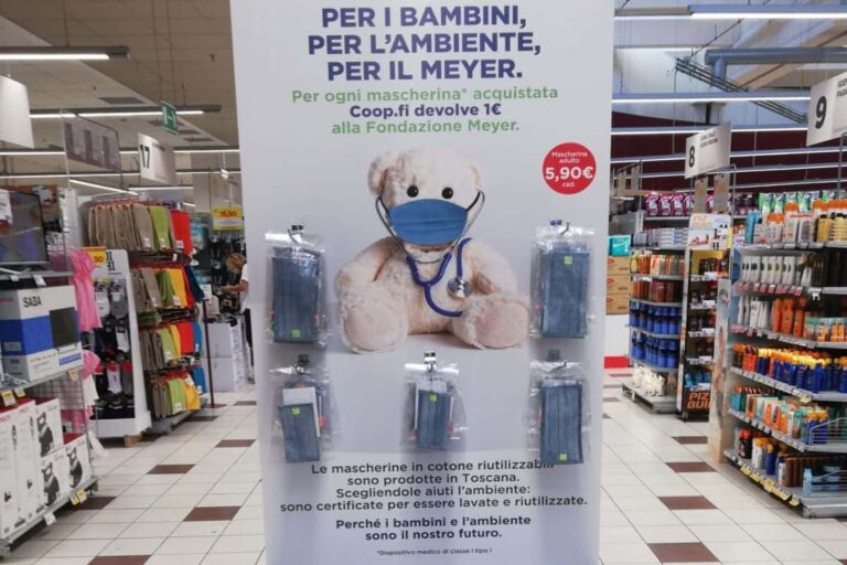 Mascherine per bambini nei Coop.fi, aiutano il Meyer