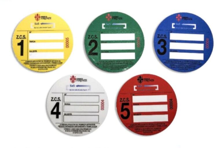Parcheggio gratis nelle strisce blu di Firenze: come richiedere il bollino