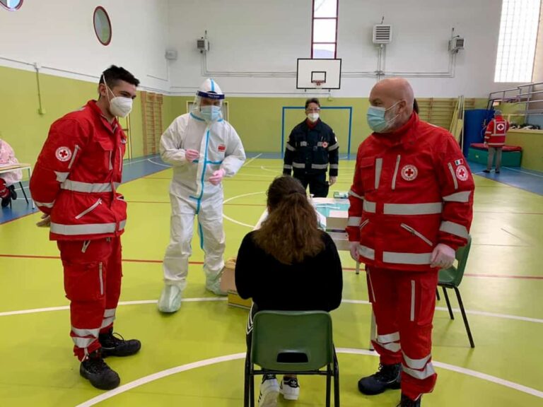 Toscana, Covid: oggi giù i contagi, su i vaccini. I dati del 12 gennaio