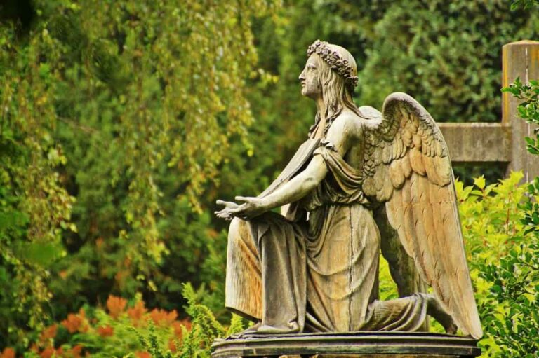 Quante persone possono partecipare ai funerali in zona gialla e bianca