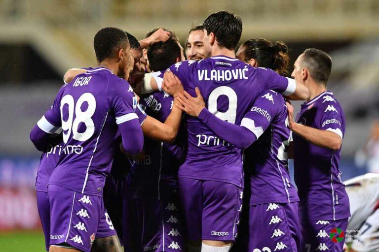 Risorge la Fiorentina, battuto il Crotone