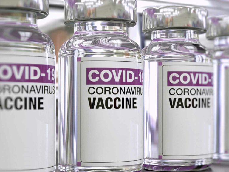 Vaccino Astrazeneca, esclusi (per ora) gli over 55: i dati sull’efficacia