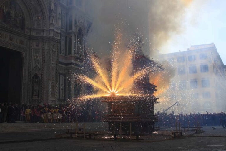 Scoppio del carro a Firenze, 2021: come si celebra? In diretta tv