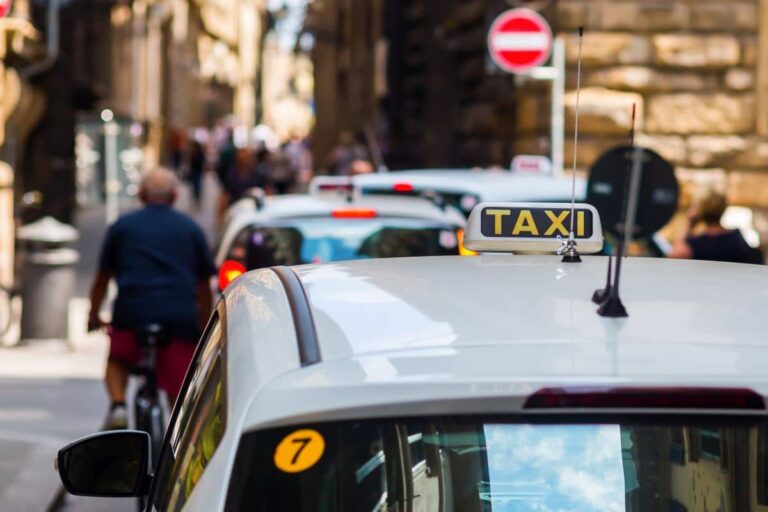 Sciopero dei taxi a Firenze: riprende il servizio ma la tregua è momentanea