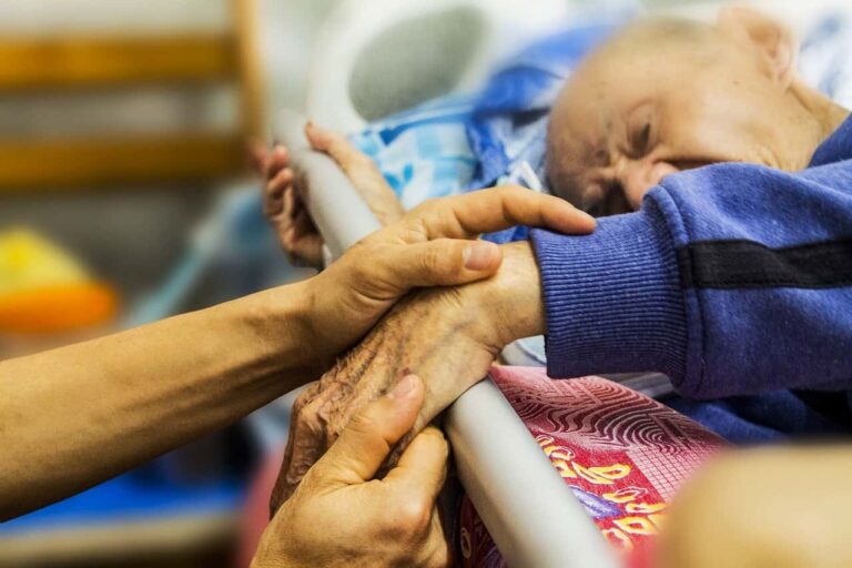 Caregiver: vaccino in Toscana per familiari conviventi delle persone fragili
