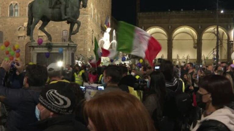 “Scoprifuoco”, in 57 multati e denunciati alla protesta dei ristoratori