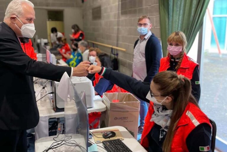 In Toscana vaccino anti-Covid dal medico di famiglia e in farmacia
